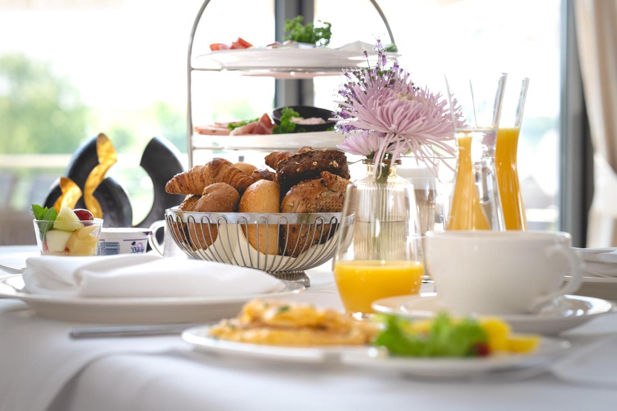 Golfhotel Gut Neuenhof Frondenberg Ngoại thất bức ảnh