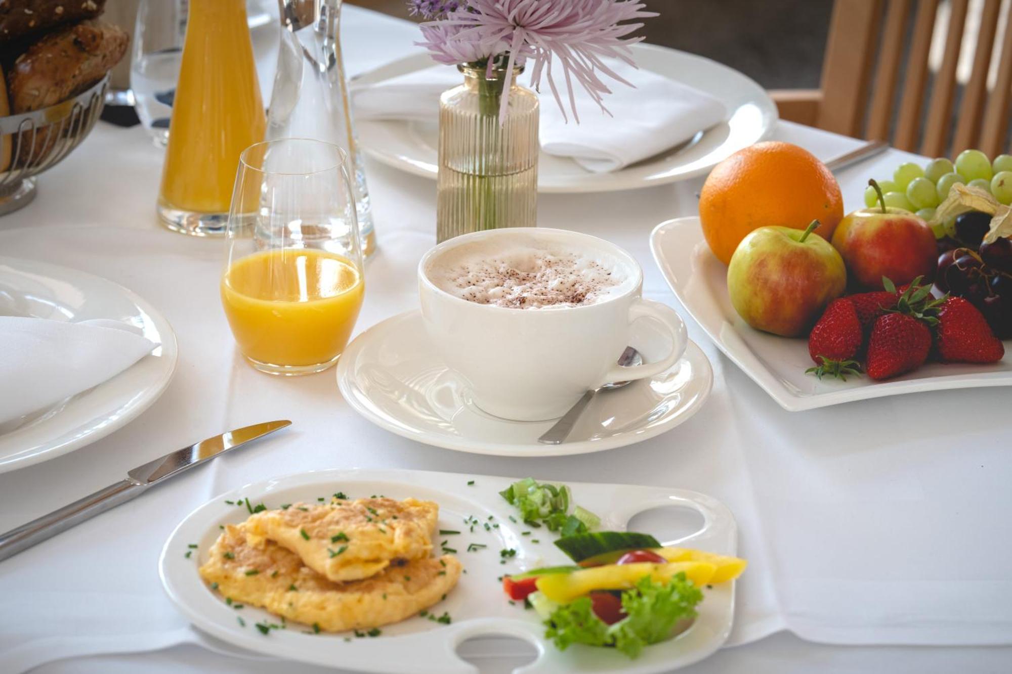 Golfhotel Gut Neuenhof Frondenberg Ngoại thất bức ảnh